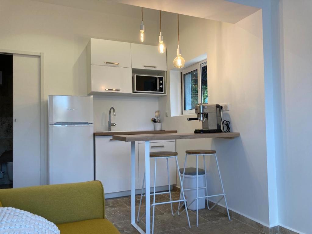 Charmant Studio Dans Villa - Parking - Jardin 滨海拉塞讷 外观 照片